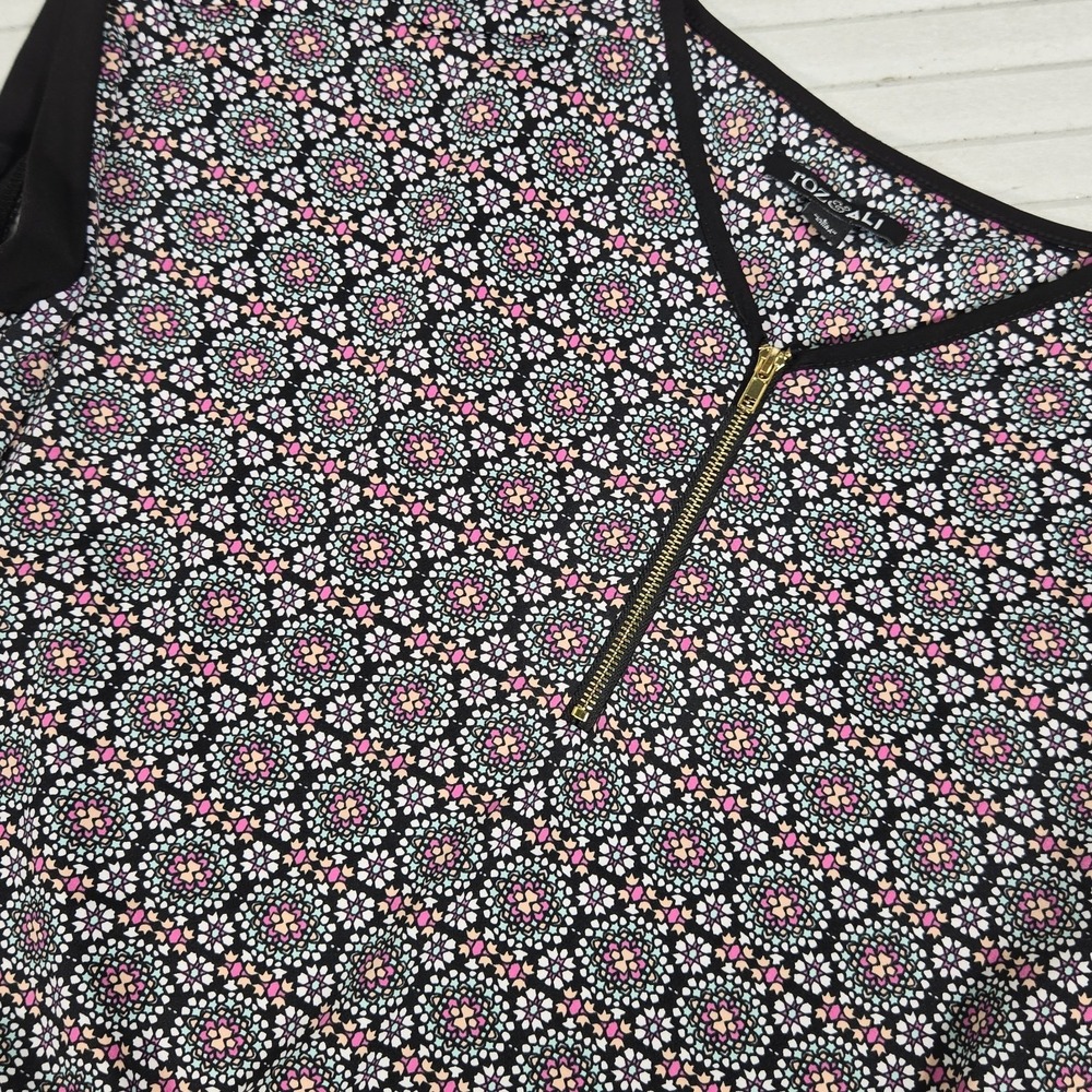 ROZ & ALI‎ ladies Size Large patterned short sleeve top